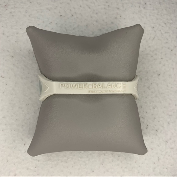 PowerBalance White Bracelet Band - Picture 3 of 5